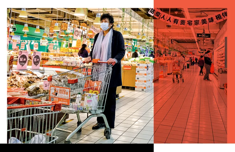 Mulher faz compras em um supermercado de Pequim (Fred Lee/Getty Images)