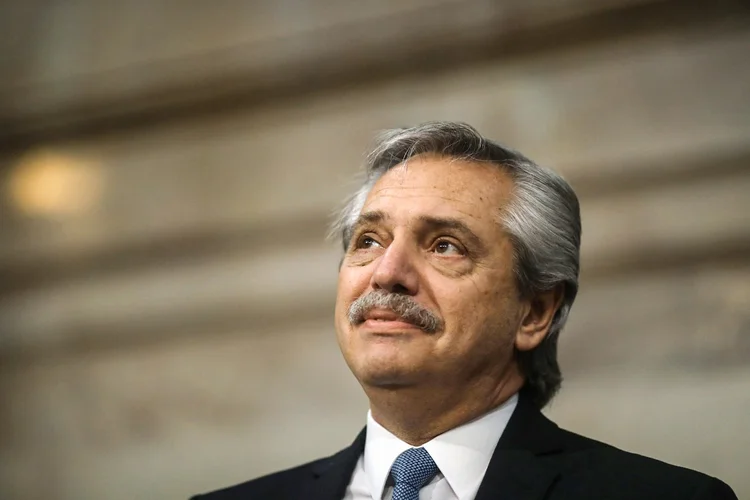 Argentina: Final de período de carência de 30 dias para pagar 500 milhões de dólares em juros de títulos será em 22 de maio e pode levar o país a um default técnico (Agustin Marcarian/Reuters)