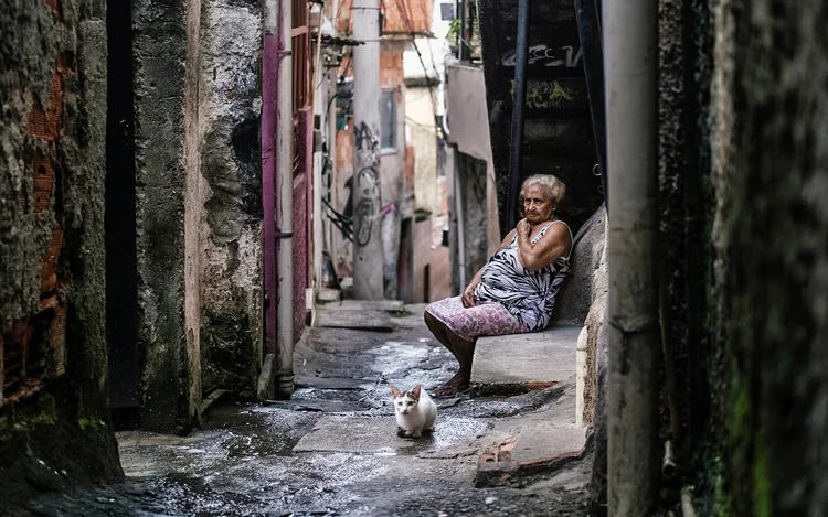 Favela: situação é ainda mais grave nas favelas, que, segundo o Censo 2010, abrigavam naquela data cerca de 11,4 milhões de pessoas (Ricardo Moraes/Reuters)