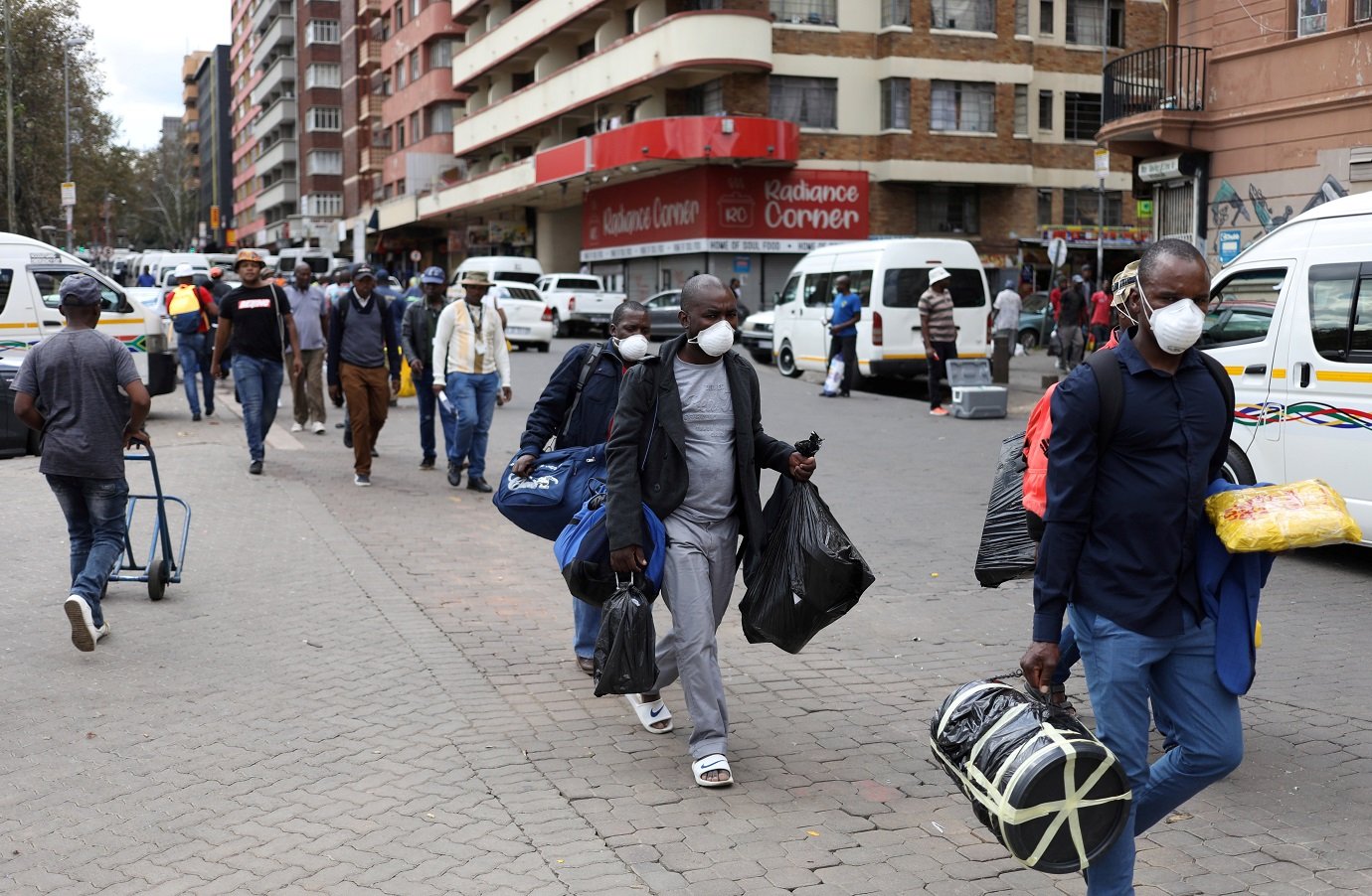 Grupos pedem alívio de dívida de países pobres atingidos por vírus