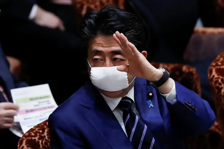 Shinzo Abe, primeiro-ministro do Japão: "Vamos compilar o pacote na próxima semana" (Issei Kato/Reuters)