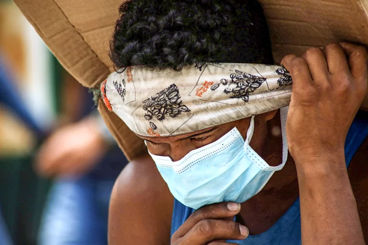 Colômbia: 56 mil famílias indígenas que moram perto de cidades grandes e pequenas estão particularmente em risco (Carlos Eduardo Ramirez/Reuters)