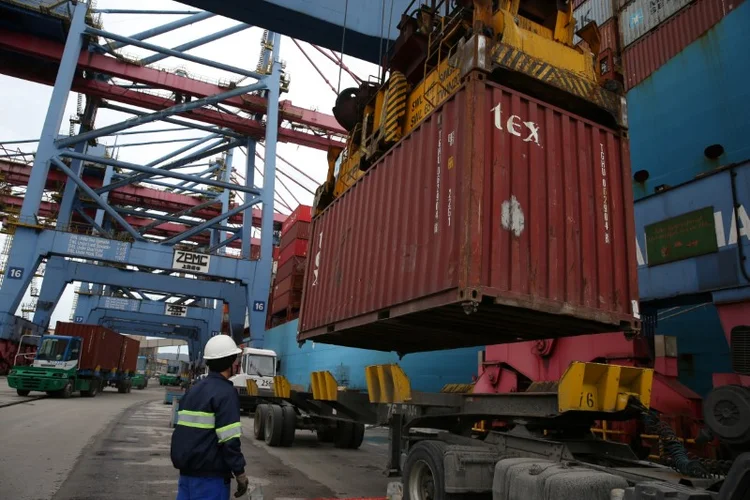 Balança comercial: saldo positivo foi de US$ 4,713 bilhões em março (Amanda Perobelli/Reuters)