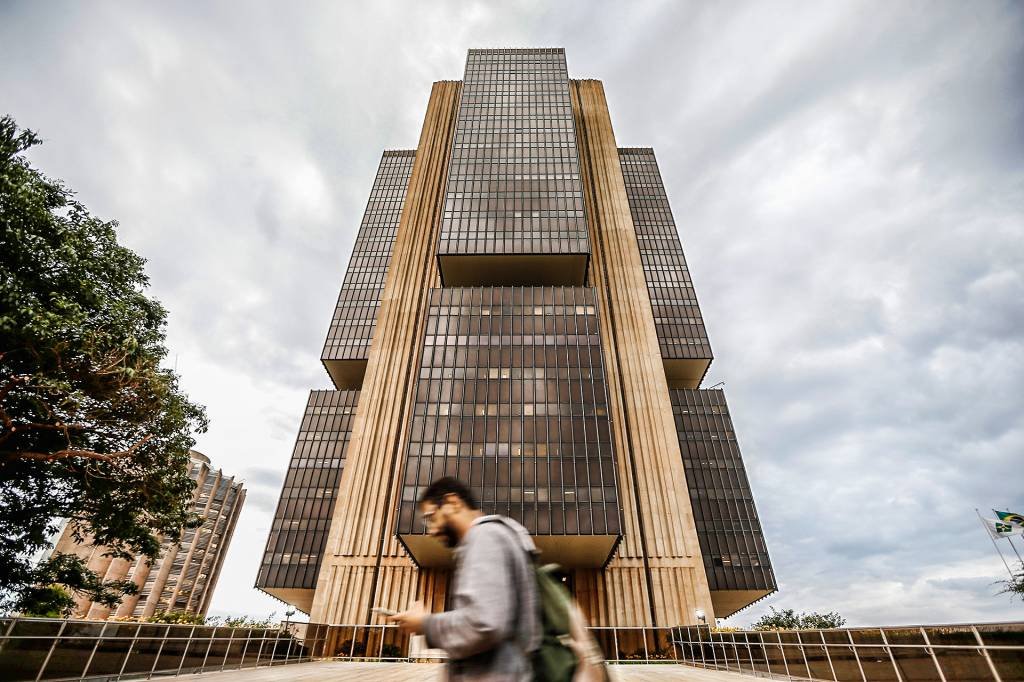 Banco Central: em decisão supreendente, Copom eleva Selic de 2,00% para 2,75% ao ano (Adriano Machado/Reuters)