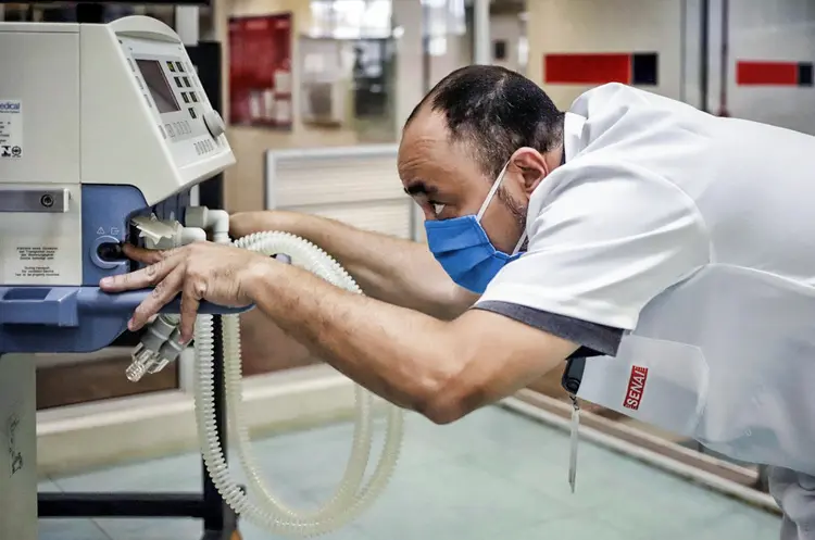 Respiradores: os equipamentos devem chegar no próximo mês e são essenciais na luta contra coronavírus (Rahel Patrasso/Reuters)
