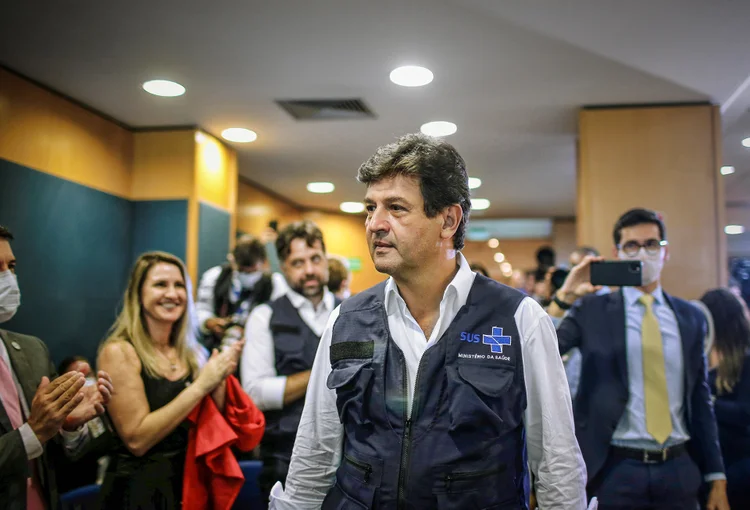 Madetta: aplaudido por apoiadores após ter ficado no cargo (Adriano Machado/Reuters)