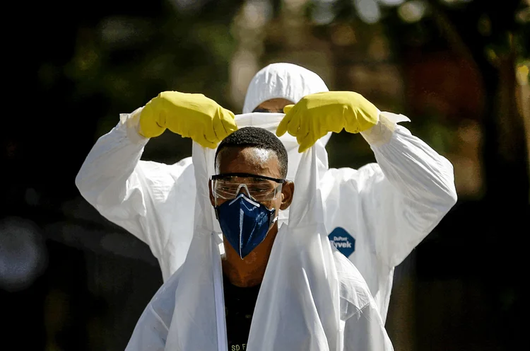 Rio de Janeiro: estado registra 32 mil casos e 3,4 mil mortes por covid-19 (Pilar Olivares/Reuters)
