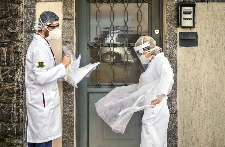 Médicos: profissionais que atuam na linha de frente no combate ao coronavírus também já perceberam que obesidade é o maior fator de risco entre os mais jovens (Rahel Patrasso/Reuters)