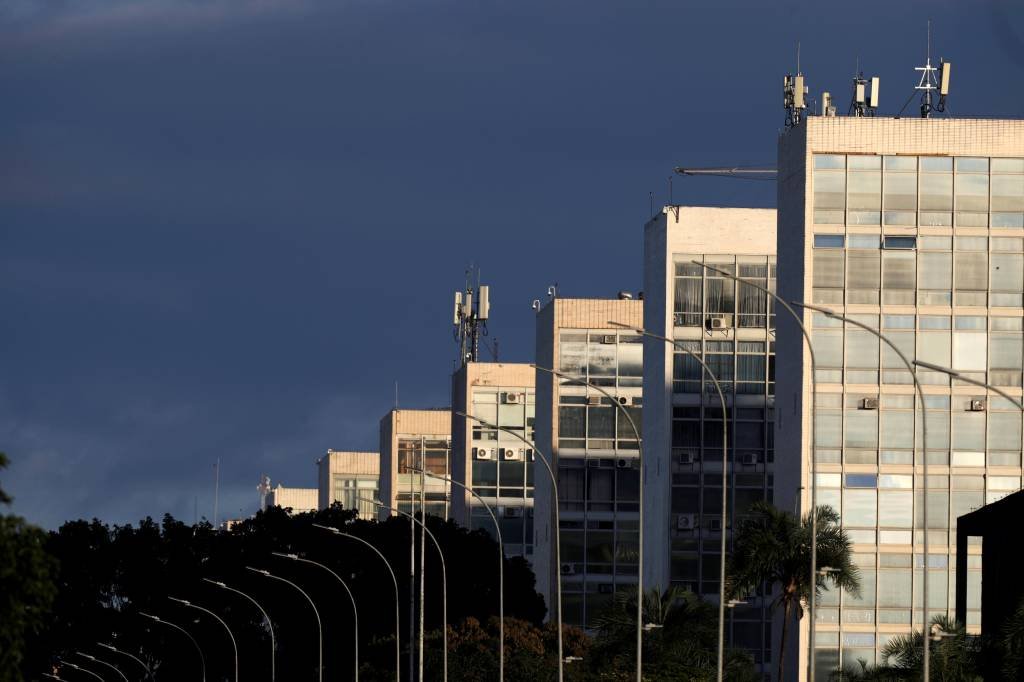 Microcrédito é nova fonte de discórdia em Brasília