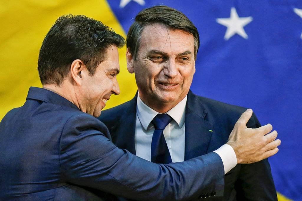 Ramagem e Bolsonaro: servidor de carreira da PF foi segurança do presidente durante as eleições de 2018 e goza da confiança do clã Bolsonaro (Reuters/Adriano Machado)