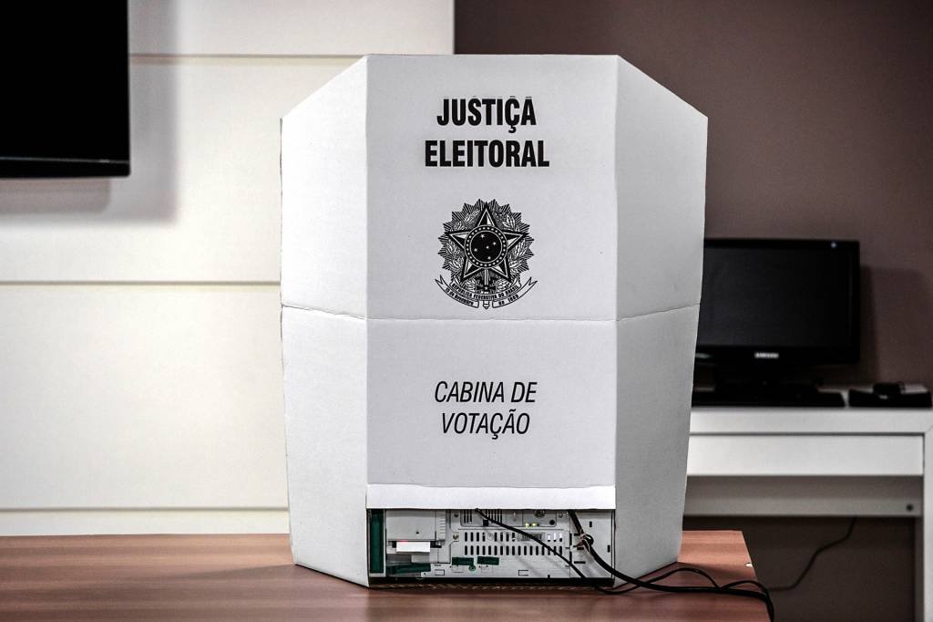 Eleições 2020: aplicativo do TSE vai utilizar GPS do celular para facilitar justificativa de ausência às urnas (Patricia Monteiro/Bloomberg)
