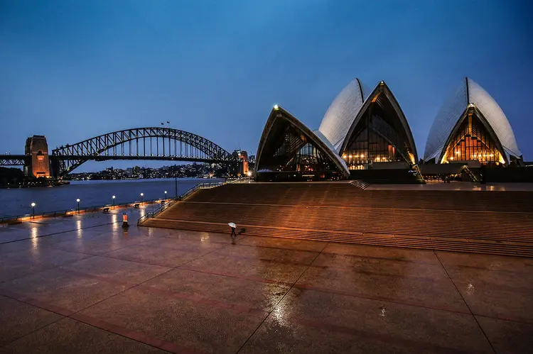 Sydney, maior cidade da Austrália: Moradores estão sob a ordem de ficar em casa há duas semanas, como parte dos esforços para conter um surto dessa variante mais contagiosa do vírus (Brendon Thorne/Bloomberg)