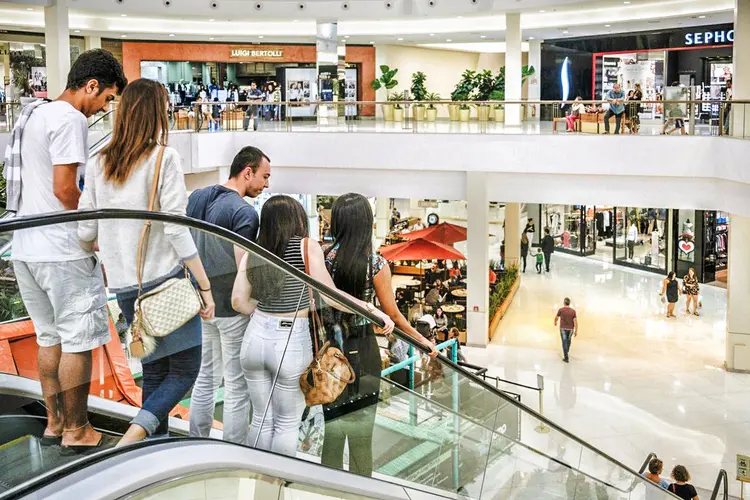 Shopping center antes da pandemia: A Abrasce recomenda que os shoppings façam a medição de temperatura dos funcionários e consumidores (Bloomberg/Bloomberg)