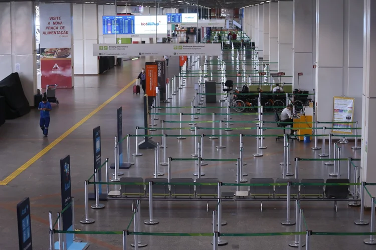 Brasília: Aeroporto Internacional Juscelino Kubitschek, terceiro maior aeroporto do Brasil, com pouca movimentação de passageiros. (Marcello Casal Jr/Agência Brasil)