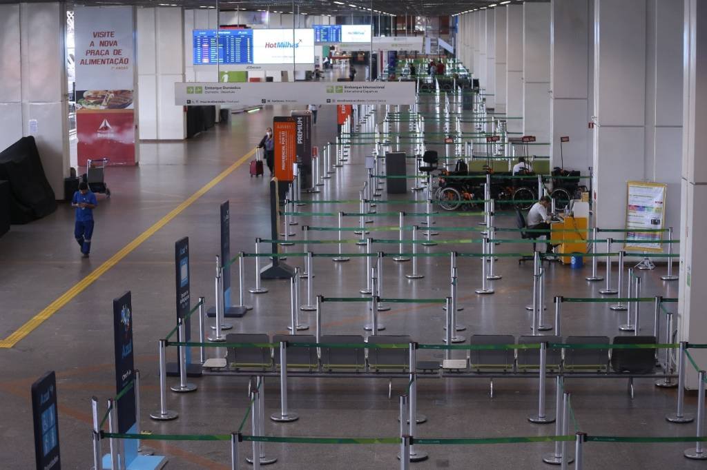 Aeroportos brasileiros registram queda de 90% em voos durante a pandemia