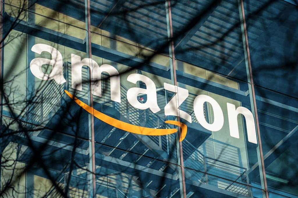 Amazon: empresa cresceu com alta do e-commerce (NurPhoto / Colaborador/Getty Images)