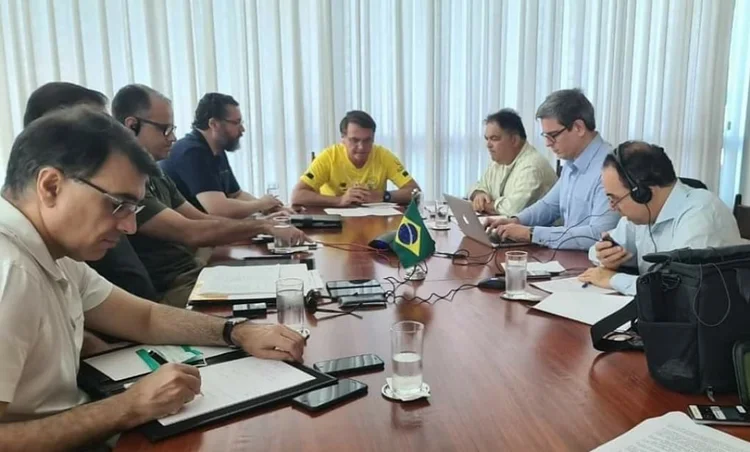 O presidente Jair Bolsonaro em reunião neste sábado, 04 (Twitter/Reprodução)