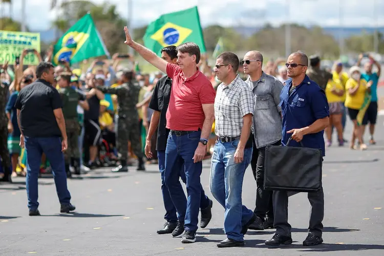 Bolsonaro em protesto: o presidente discursou aos manifestantes (Ueslei Marcelino/Reuters)