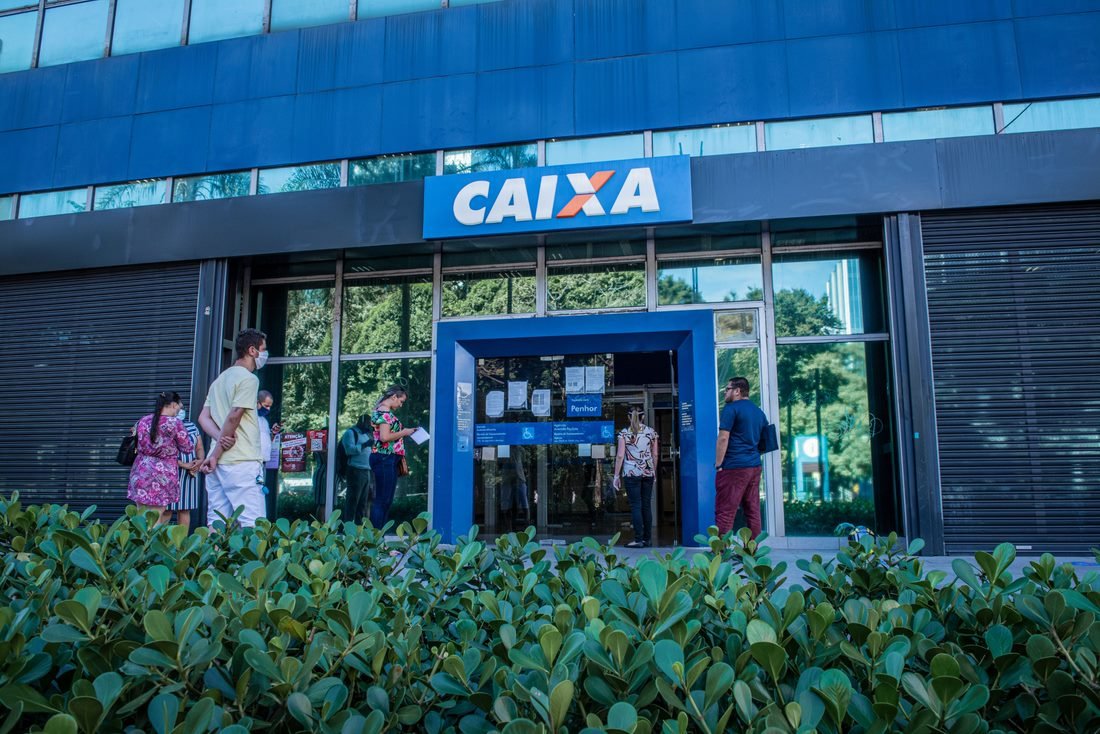 Saque dos R$ 600 pode ser feito nas agências da Caixa neste sábado