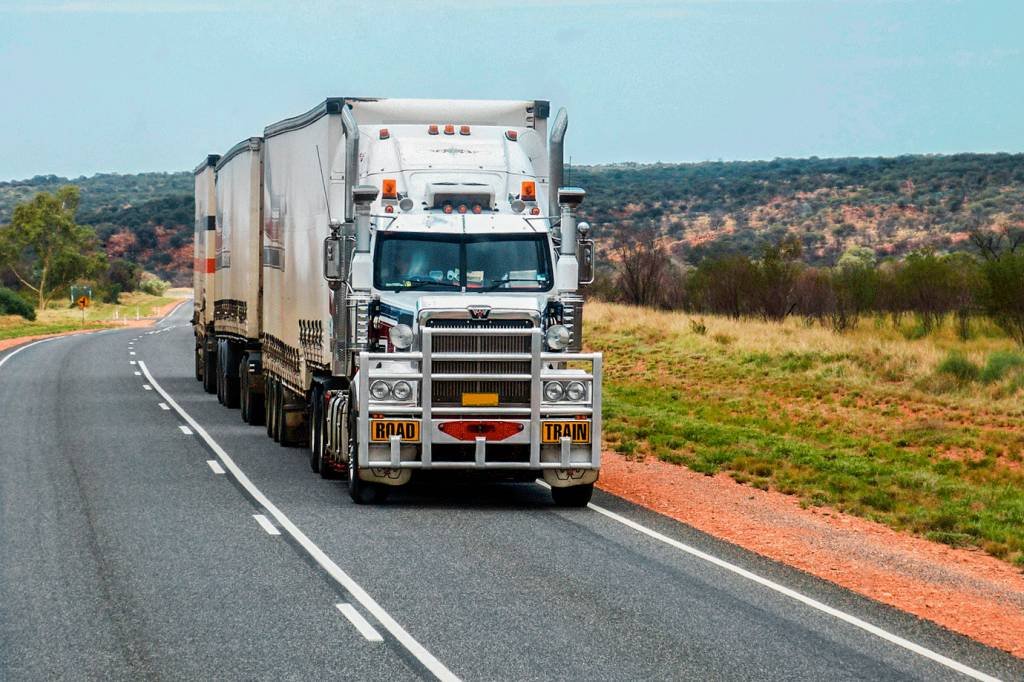 Caminhões: startup brasileira de logística Cargo X conecta cargas a transportadores (Pixabay/Reprodução)
