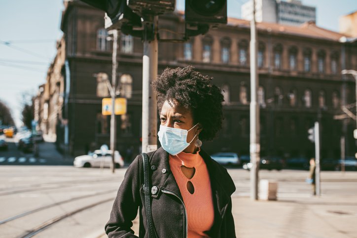 Mulheres negras temem perder negócios e emprego durante pandemia (mladenbalinovac/Getty Images)