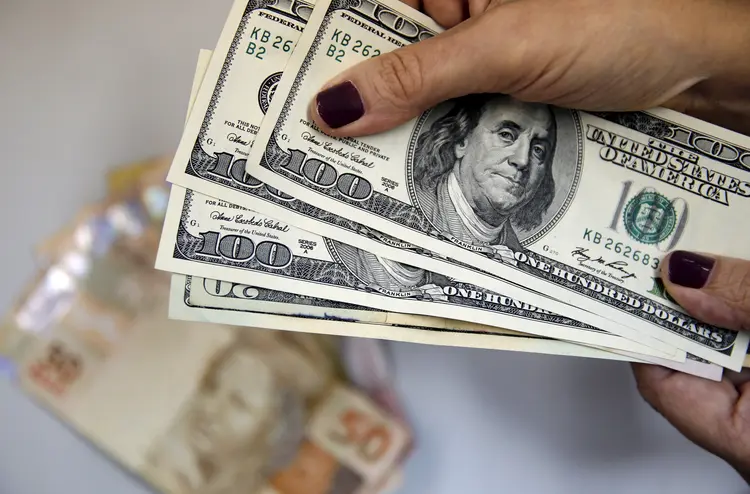 Dólar: moeda perde força contra divisas emergentes (Sergio Moraes/Reuters)
