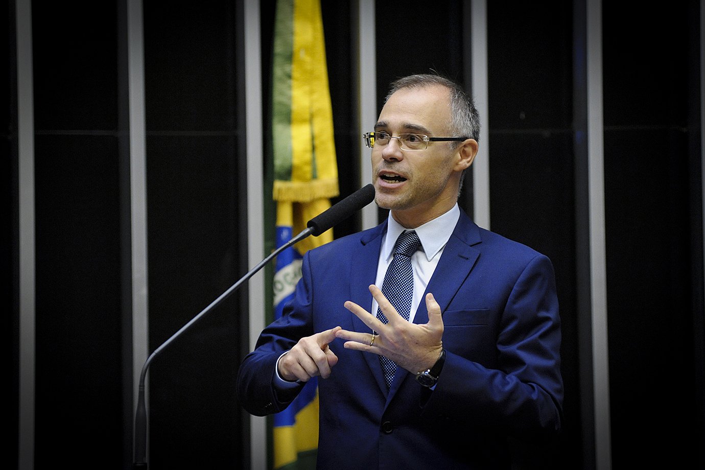 Ministro da Justiça, André Mendonça, é diagnosticado com covid-19