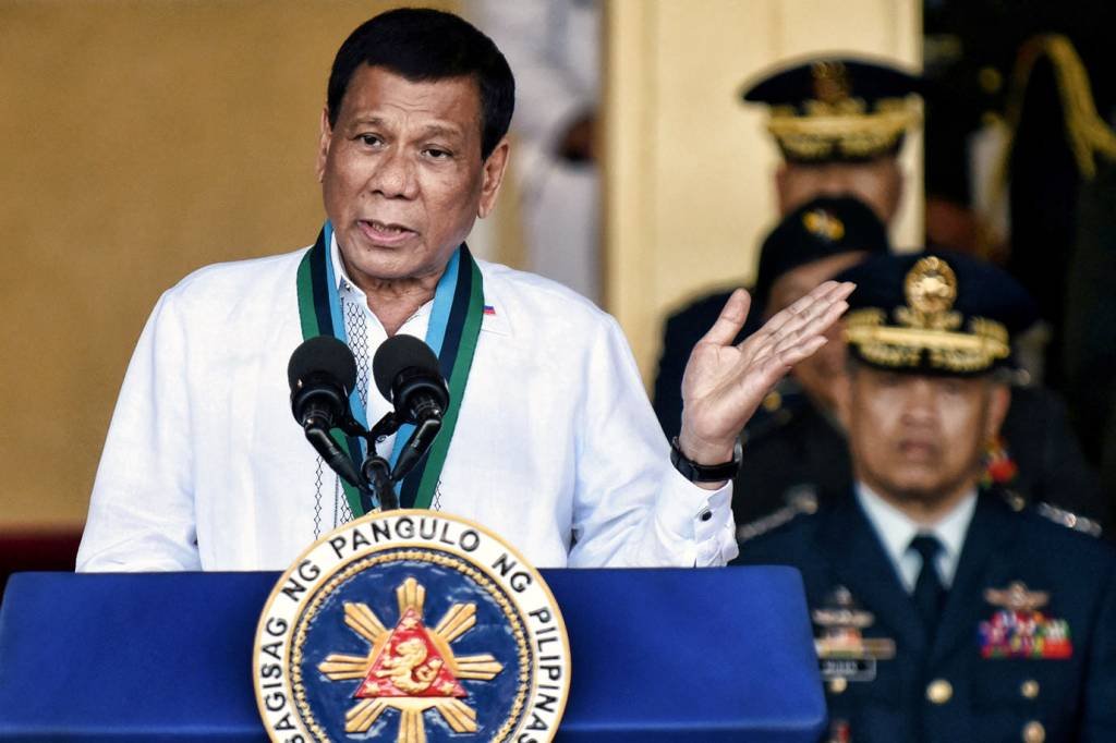 Presidente das Filipinas autoriza atirar em quem atrapalhar a quarentena