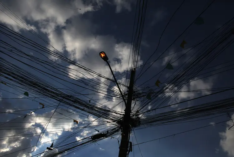 Energia: a carga de energia do sistema interligado do Brasil deve recuar 8,3% em maio (Nacho Doce/Reuters)