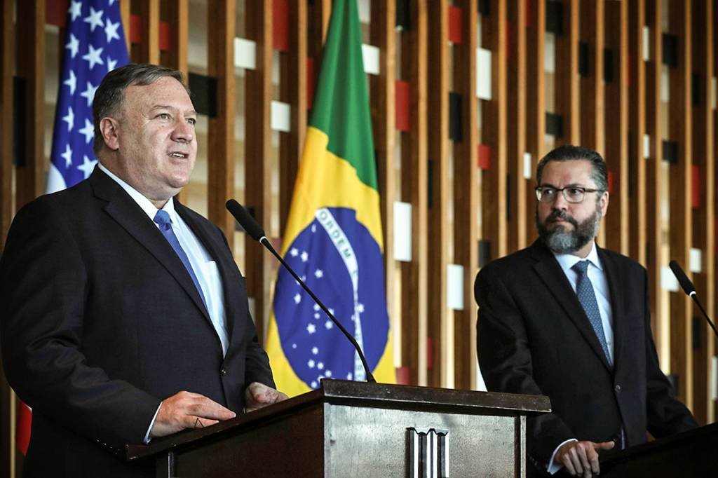 EUA recuam e falam em manter voos do Brasil