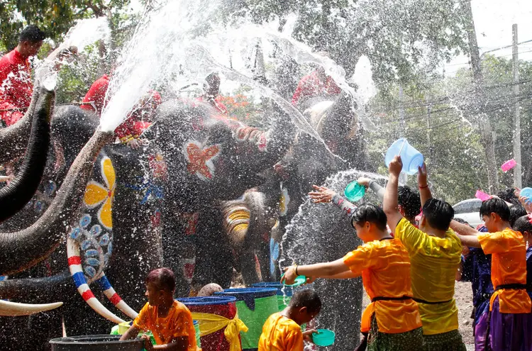 Festival de água da Tailândia: o festival anual da água, uma tradição no país, celebra o Ano Novo Budista (SOPA Images/Getty Images)