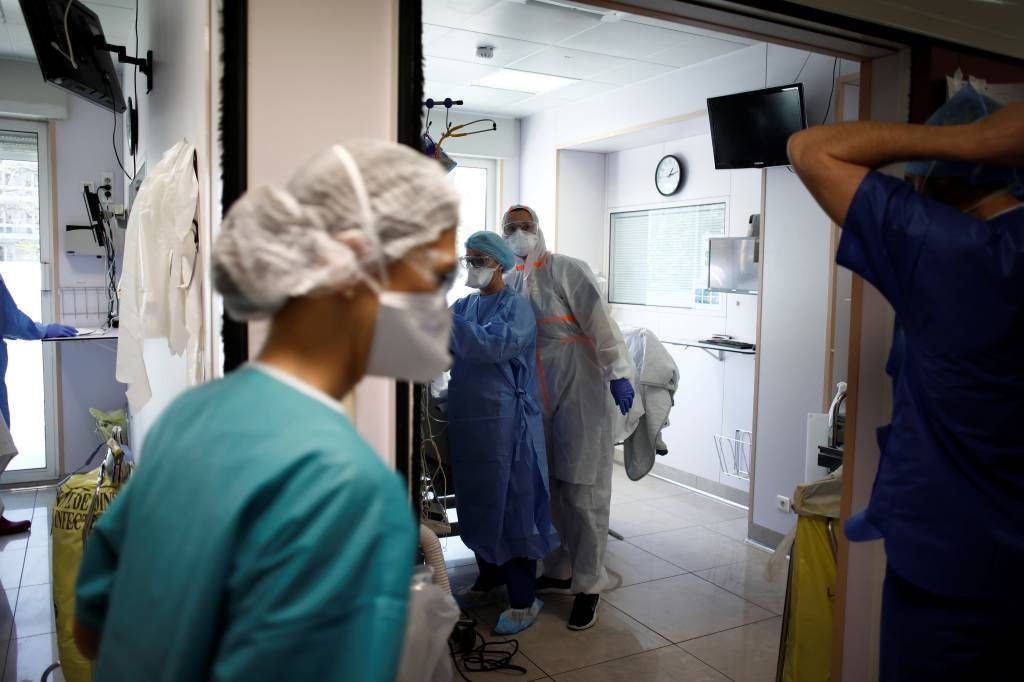 França registra mais de 25.500 mortes por coronavírus