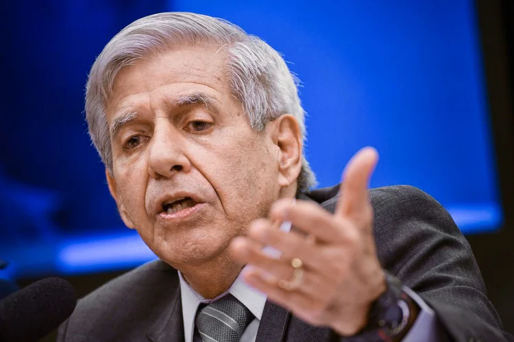 Augusto Heleno: ministro disse que iniciativa é uma tentativa de abalar a "harmonia entre os poderes" (Marcelo Camargo/Agência Brasil)