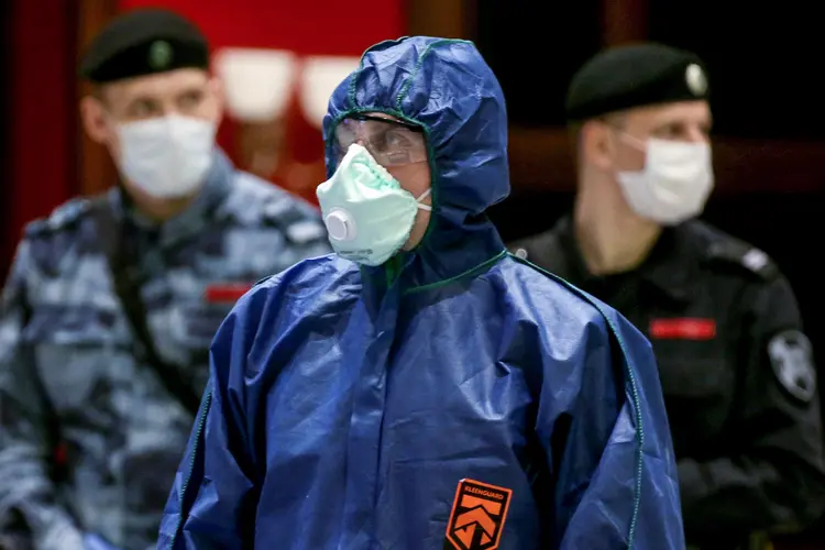 Rússia: força-tarefa russa para o combate ao coronavírus disse que mais 104 pessoas morreram (Peter Kovalev/Getty Images)
