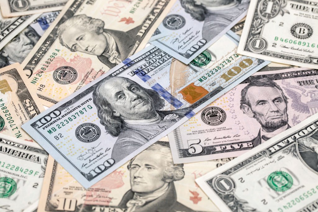 Dólar hoje: moeda americana fecha em alta com possível corte nos juros, acompanhe a cotação