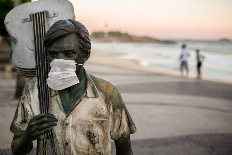 Tratamento para Covid-19 não sai antes de seis meses, acreditam médicos