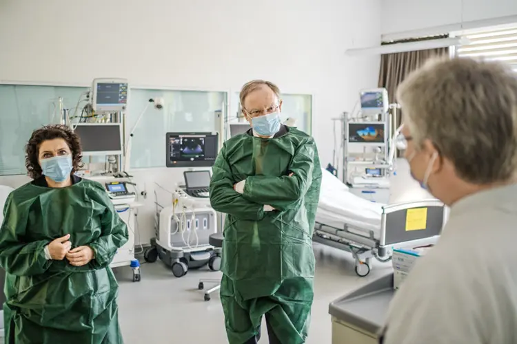 Coronavírus: após flexibilização, índice de infecção voltou ao patamar de 1,0 (Ole Spata/Getty Images)