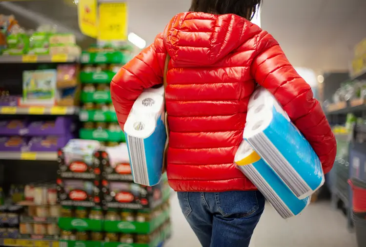 Papel e celulose: a Suzano responde por cerca de um terço do fornecimento global do tipo de fibra curta, que é usado para produzir papel higiênico (Kathrin Ziegler/Getty Images)