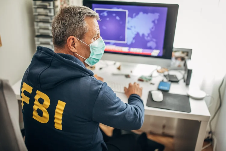 FBI: rotina da polícia dos Estados Unidos mudou por conta dos novos crimes cometidos durante a pandemia (Hirurg/Getty Images)