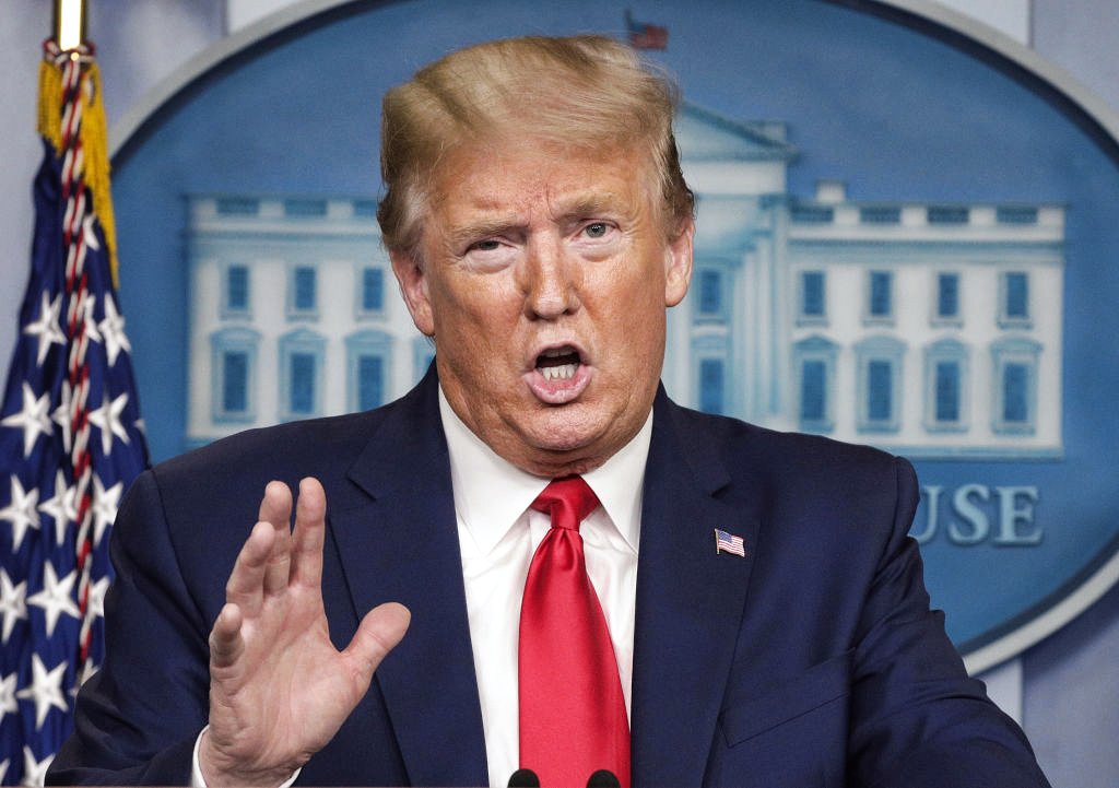 Trump suspende green card por até 90 dias e atinge imigrantes permanentes