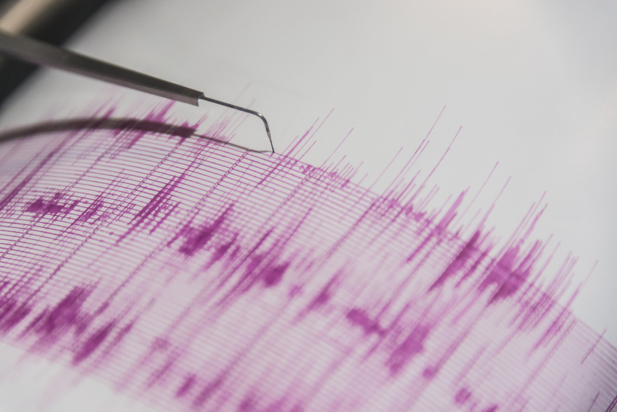 Terremoto de magnitude 7.6 atinge Filipinas. Alerta de tsunami é emitido e pode chegar até o Japão