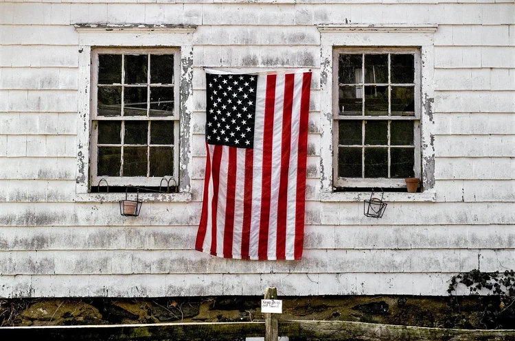 Bandeira americana: feriado de Ação de Graças, o mais importante do ano no país, pode piorar cenário (Zave Smith/Getty Images)