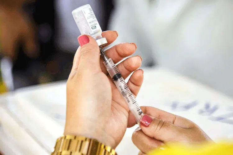 Vacina: cerca de 100 projetos de vacina são estudados no mundo para evitar contágio da covid-19 (Tomaz Silva/Agência Brasil)