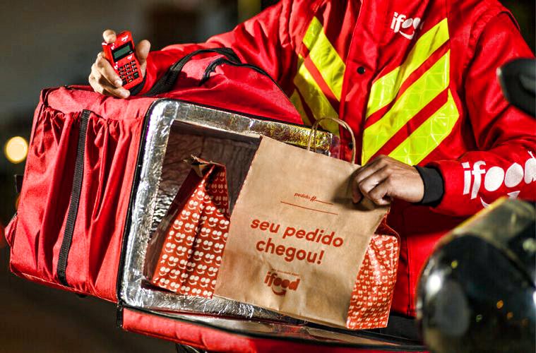 iFood: toneladas de bolsas de entregadores geram energia e viram sacolas