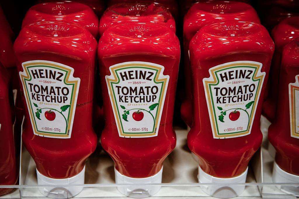 Ketchup Heinz: a Kraft Heinz é um investimento conjunto entre a 3G, que comprou a Kraft, Warren Buffet, que havia se tornado maior investidor da Heinz (Arnd Wiegmann/File Photo/Reuters)