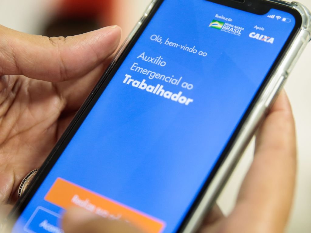 Caixa: governo lançou aplicativo para trabalhadores se cadastrarem para receber os 600 reais (Marcello Casal Jr/Agência Brasil)