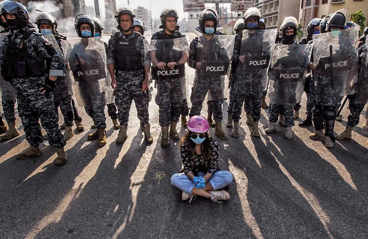 Protestos no Líbano: um dos principais estopins dos protestos foi a ameaça de demissão, na sexta, 24, do presidente do Banco Central, Riad Salameh, uma figura respeitada no país (Mohamed Azakir/Reuters)