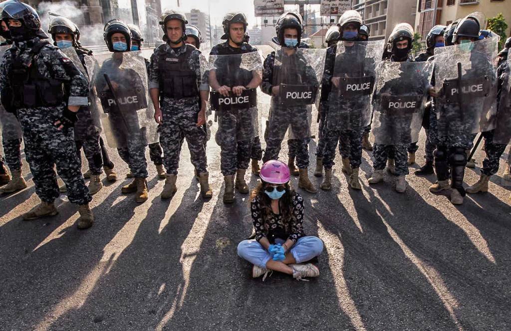 Protestos incendeiam o Líbano por caos na economia e covid-19