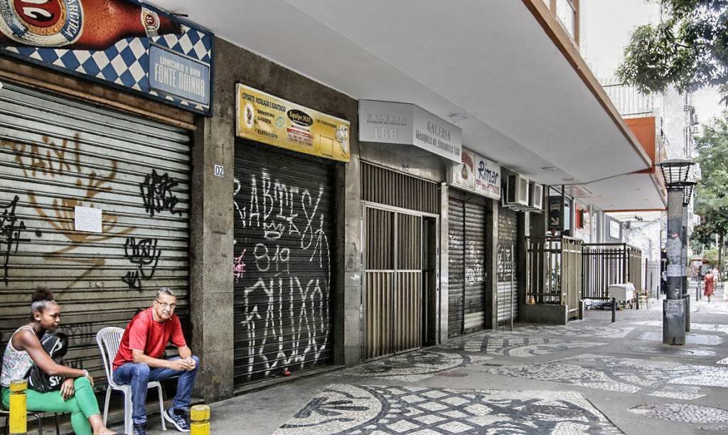 Lojas fechadas no Rio de Janeiro: coronavírus fez faturamento no varejo cair  (Tania Regô/Agência Brasil)