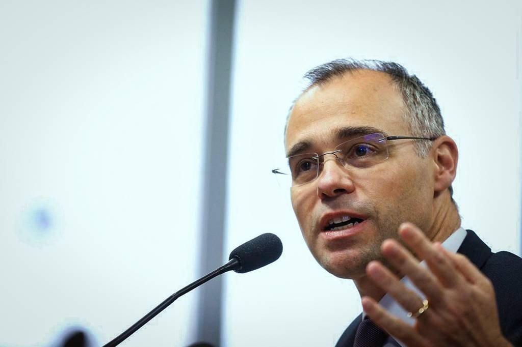 Novo ministro da Justiça se diz "servo" e chama Bolsonaro de "profeta"